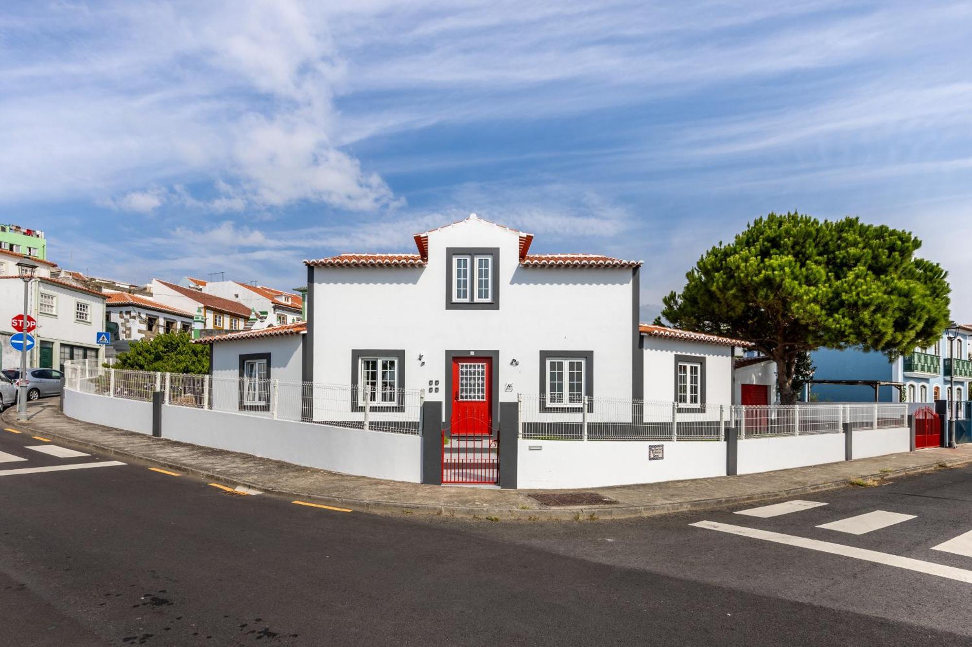 Angra Charming Suites By Seewest Angra do Heroísmo Extérieur photo